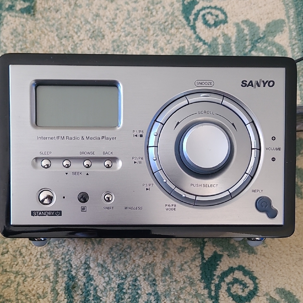 Sanyo R227  media player with manual/Quick Guide/ remoter